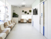 南東京動物医療センター　待合室2