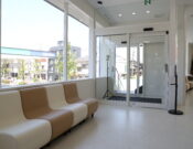 南東京動物医療センター　待合室1