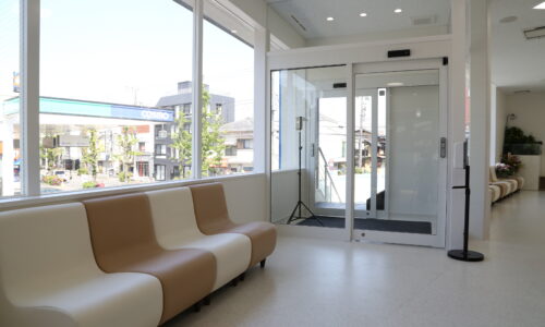 南東京動物医療センター　待合室1